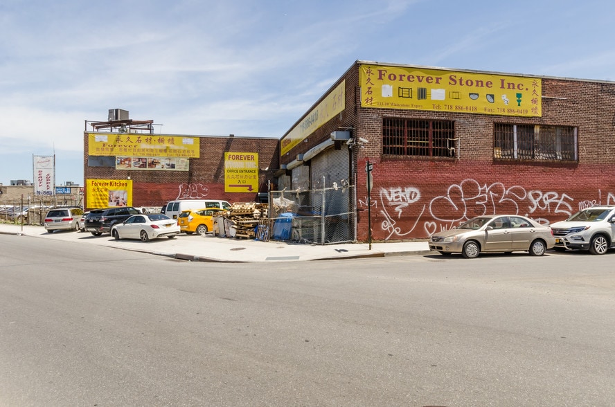 More Photos Of 3149 Higgins St, Flushing Warehouse For Lease