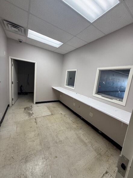 More Photos Of 1812-1816 S Limestone St, Springfield Freestanding For Lease