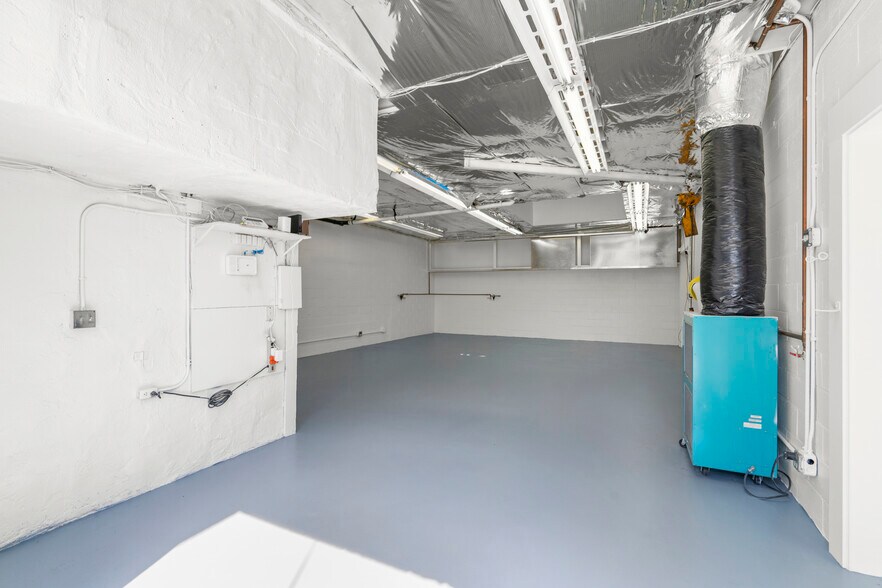 More Photos Of 916 Center St, San Carlos Warehouse For Sale