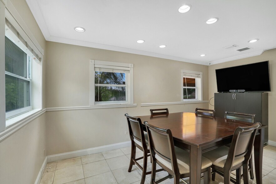 More Photos Of 1800 NE 26th St, Wilton Manors Medical For Lease