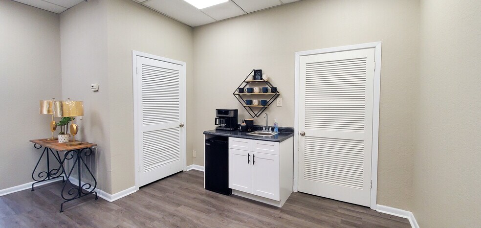 More Photos Of 1000 S Caraway Rd, Jonesboro Office For Sale