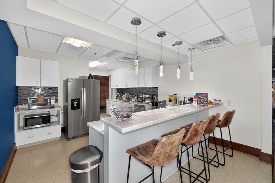 More Photos Of 22 S Main St, Greenville Office For Lease