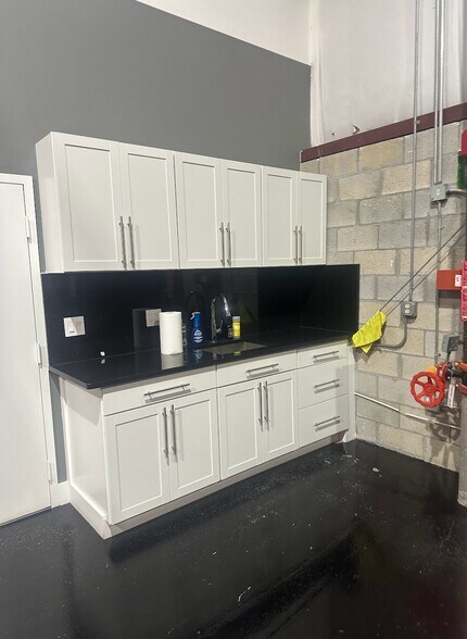 More Photos Of 161 Commerce Rd, Boynton Beach Warehouse For Sale