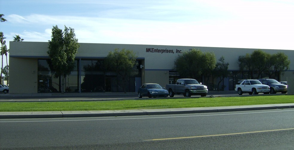 More Photos Of 3725 E Roeser Rd, Phoenix Warehouse For Lease