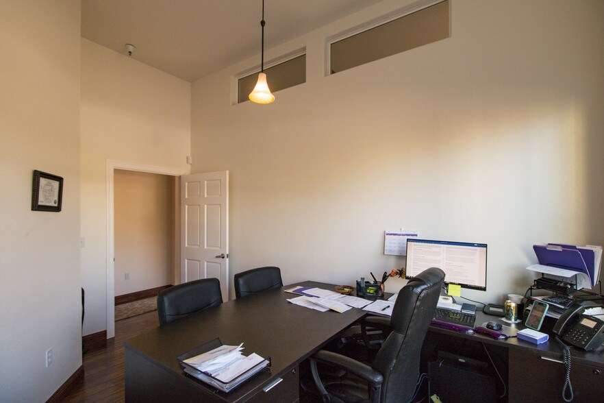 More Photos Of 220 Windsor River Rd, Windsor Apartments For Sale