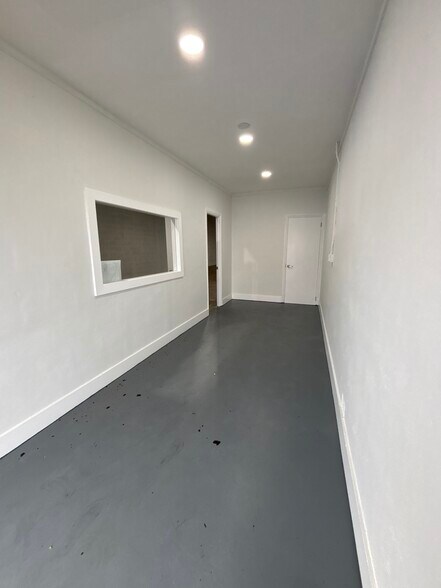More Photos Of 215-231 W 23rd St, Hialeah Warehouse For Lease