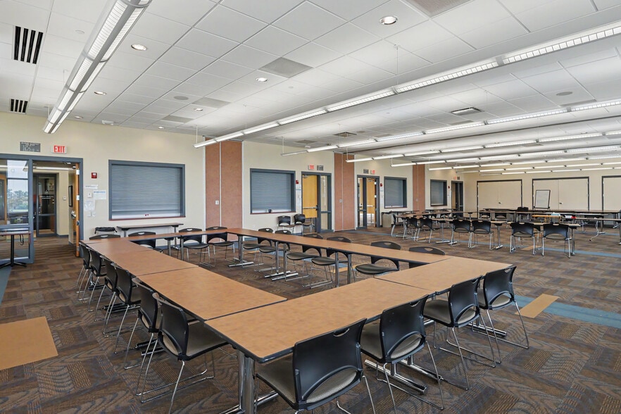 More Photos Of 2301 Rittenhouse St, Des Moines Religious Facility For Sale