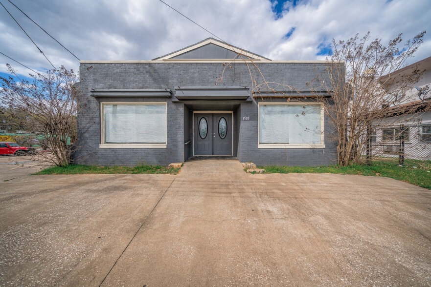 Primary Photo Of 1505 E Marshall Ave, Longview Medical For Sale
