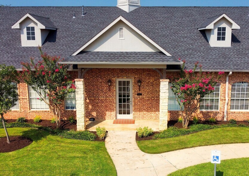 More Photos Of 2016 Justin Rd, Highland Village Office For Lease