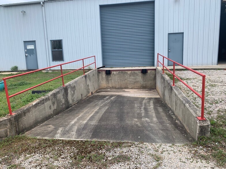 More Photos Of 8386 Jonesboro Rd, Daphne Warehouse For Lease