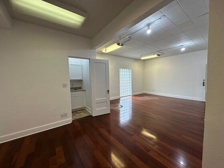 More Photos Of 215 W 18th St, Kansas City Office For Lease