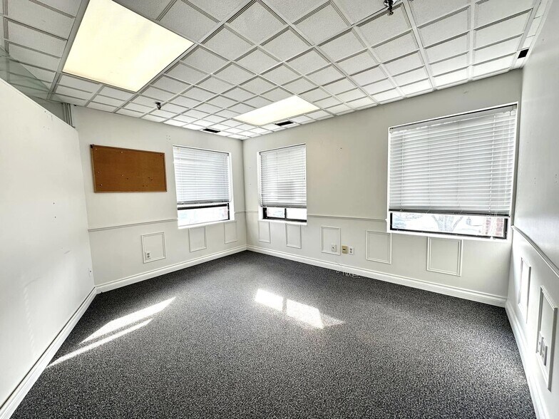 More Photos Of 400 Esna Park Dr, Markham Warehouse For Sale