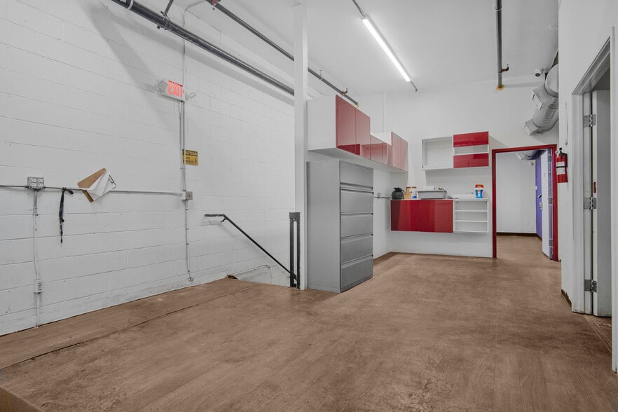 More Photos Of 7231 Hinds Ave, North Hollywood Warehouse For Sale