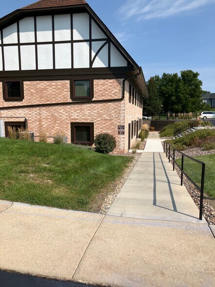 More Photos Of 1305 Chestnut St, West Bend Medical For Lease