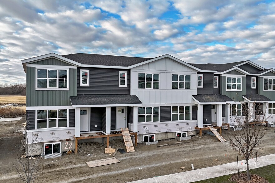 More Photos Of 22 Grayhawk Blvd, Sylvan Lake Apartments For Sale