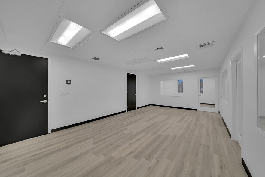 More Photos Of 4667 MacArthur Blvd, Newport Beach Office For Lease