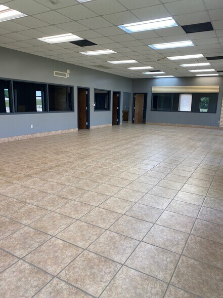 More Photos Of 4355 W Cardinal Dr, Beaumont Industrial For Lease
