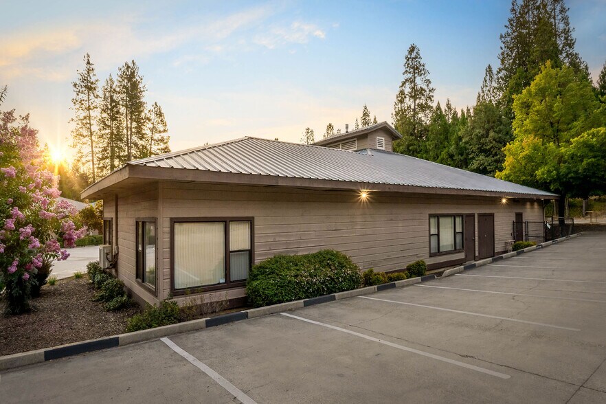 More Photos Of 944 McCourtney Rd, Grass Valley Unknown For Lease