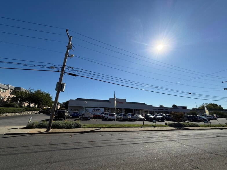 More Photos Of 601-617 Cedar Ave, Yeadon Storefront For Lease