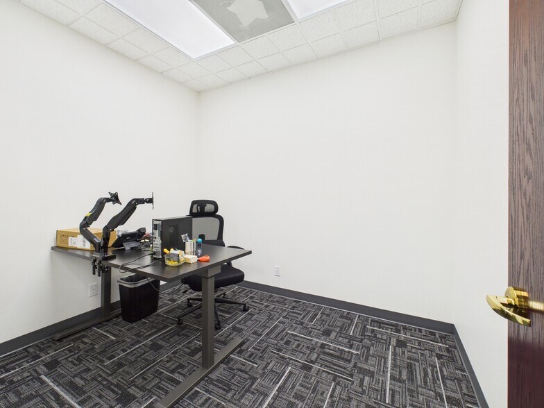 More Photos Of 1110 N Five Mile Rd, Boise Office For Sale