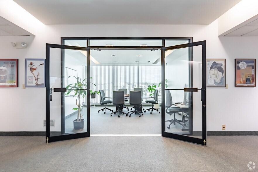 More Photos Of 222 NE Monroe St, Peoria Office For Sale