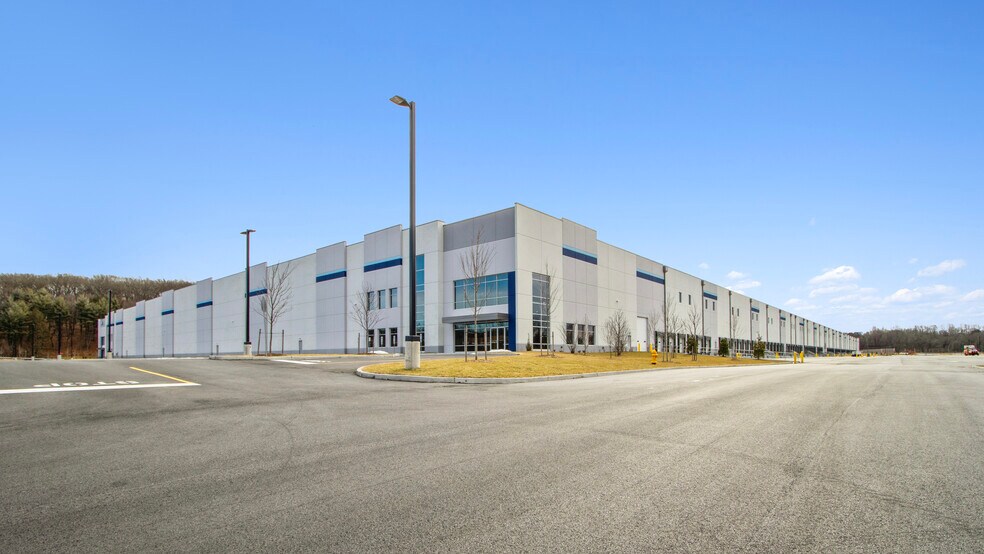 More Photos Of 25 Old Mill Rd, Suffern Unknown For Lease