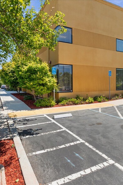 More Photos Of 125 Hangar Way, Watsonville Office For Sale