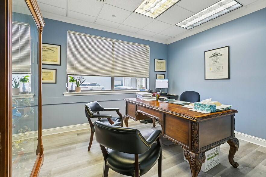 More Photos Of 2309 N Hullen St, Metairie Serviced Offices For Sale