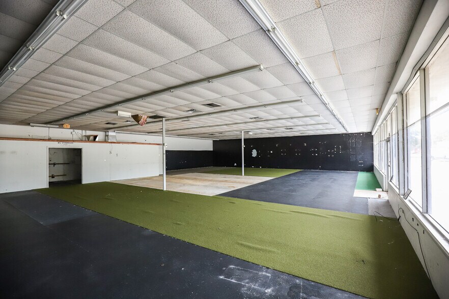 More Photos Of 1947 N Main St, Gainesville Freestanding For Sale