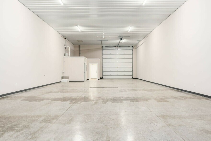 More Photos Of 5239 Columbus Rd, Granville Light Distribution For Lease