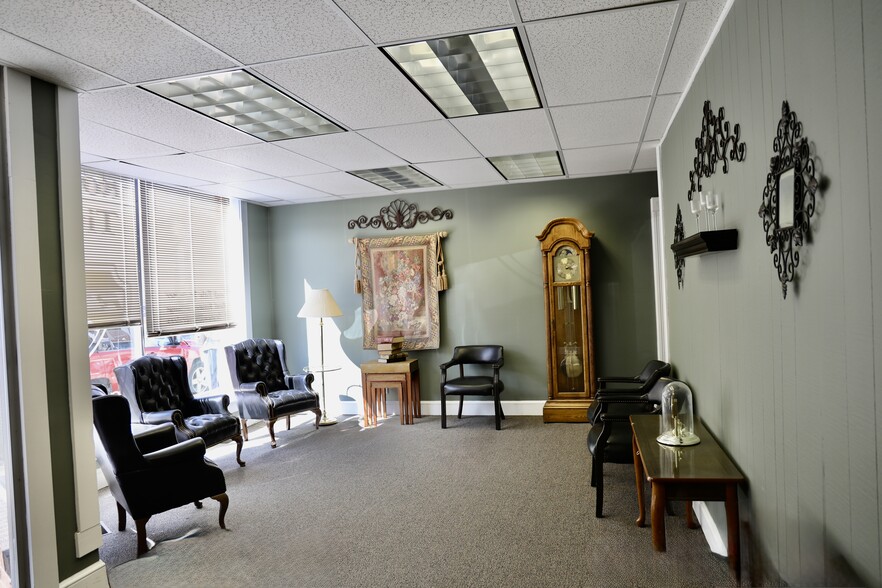 More Photos Of 124 E Morgan St, Martinsville Storefront Retail Office For Sale