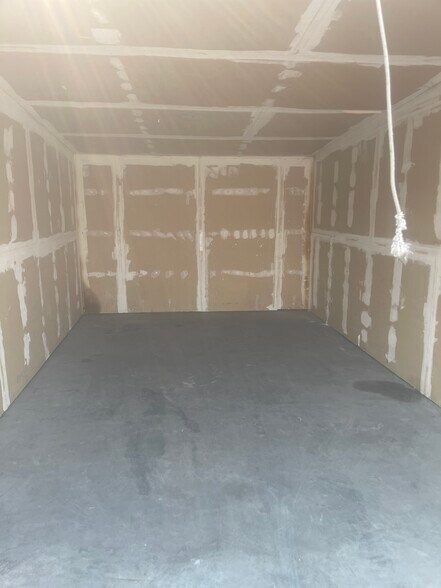 More Photos Of 482 SE 1st Ave, Ontario Self Storage For Sale