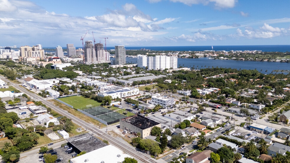 More Photos Of 426 Claremore Dr, West Palm Beach Service For Sale