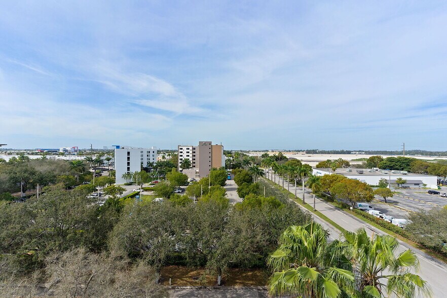 More Photos Of 10450 NW 33rd St, Doral Office For Sale