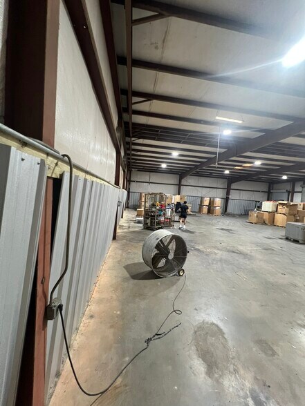 More Photos Of 2012 Last St, Statham Warehouse For Sale