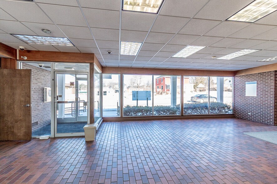 More Photos Of 132 E Main St, Hortonville Bank For Sale