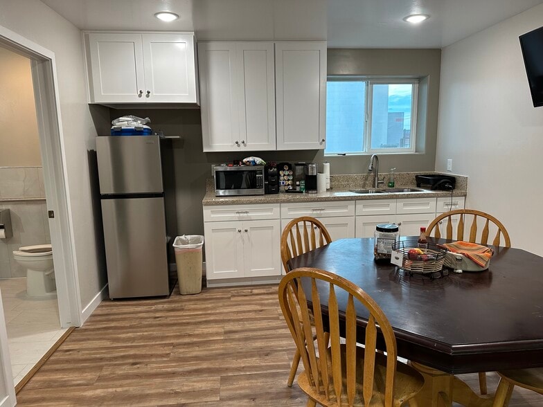 More Photos Of 300 N Blosser Rd, Santa Maria Service For Lease