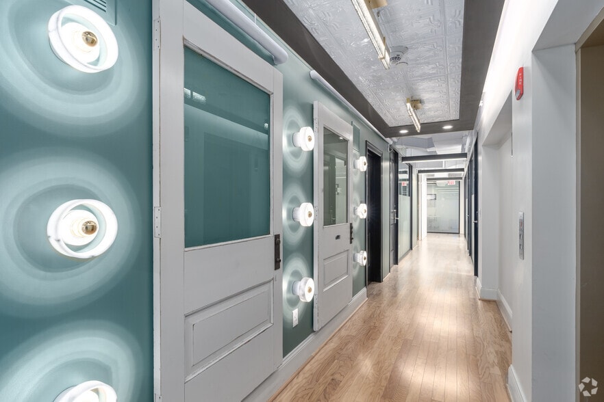 More Photos Of 100 S Juniper St, Philadelphia Coworking Space