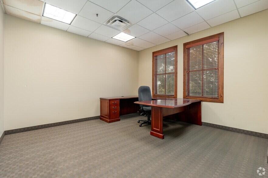 More Photos Of 1121 S Carroll Ave, Southlake Office For Sale