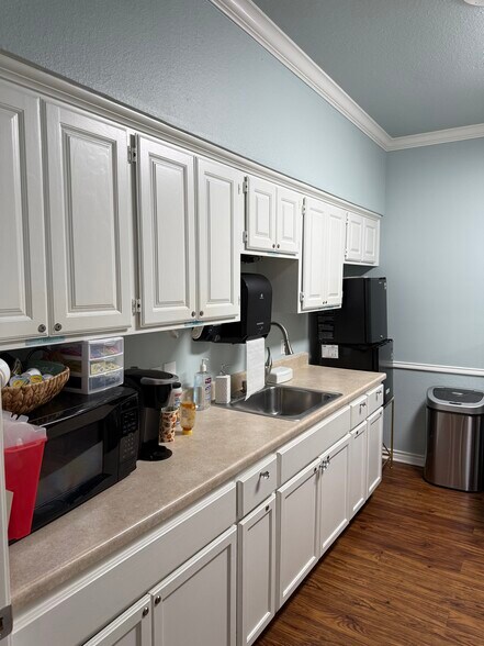 More Photos Of 600 S Harbor Ct, Granbury Office For Lease