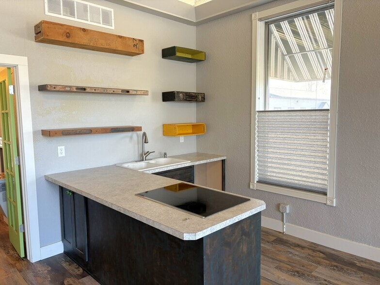 More Photos Of 104 Cedar Ave E, Pillager Storefront For Sale