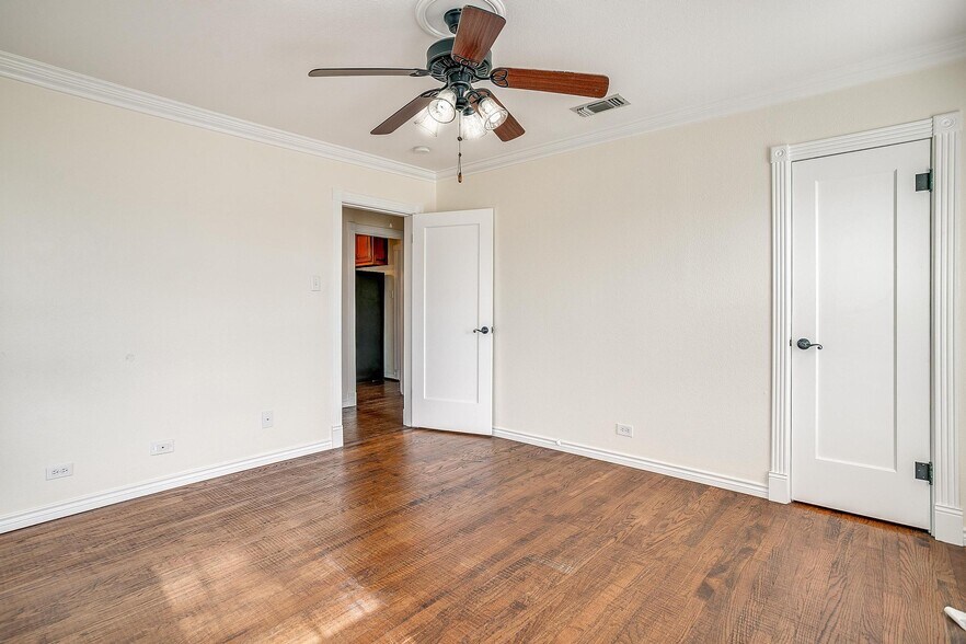 More Photos Of 113 N Tarrant St, Crowley Office For Sale
