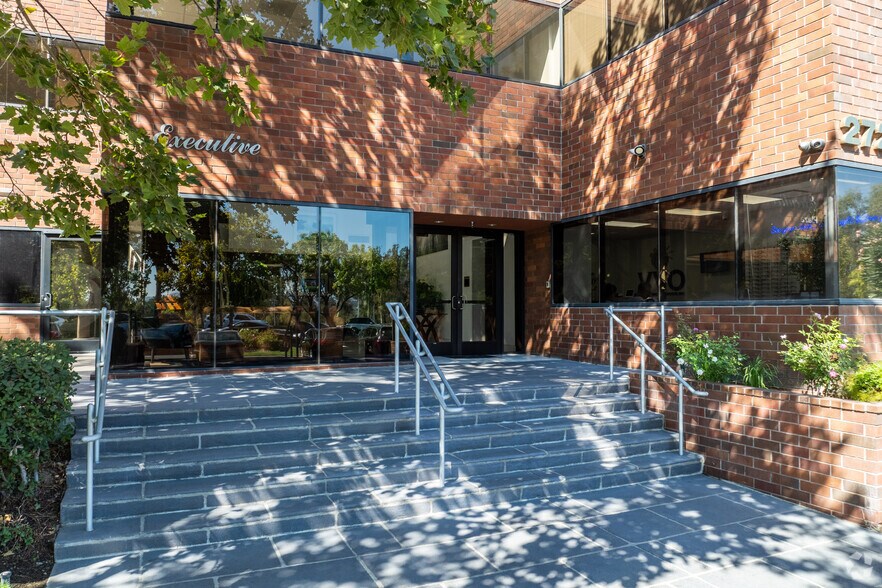 More Photos Of 27201 Tourney Rd, Valencia Medical For Lease