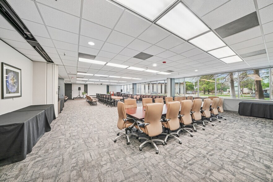 More Photos Of 1150 Gemini St, Houston Office For Lease