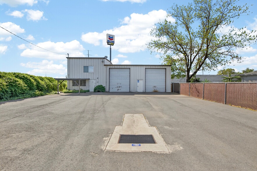 More Photos Of 652 E Lockeford St, Lodi Auto Repair For Sale