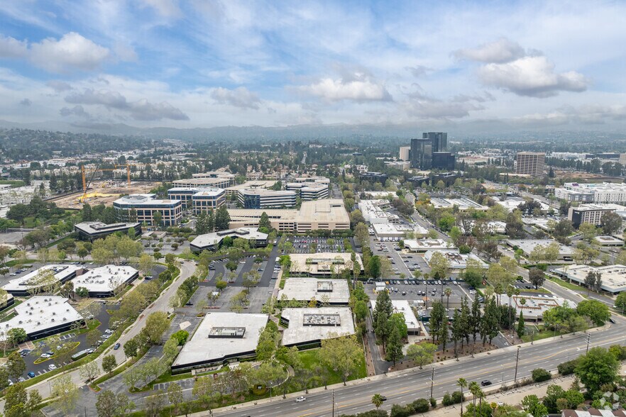 More Photos Of 21031 Ventura Blvd, Woodland Hills Office For Lease