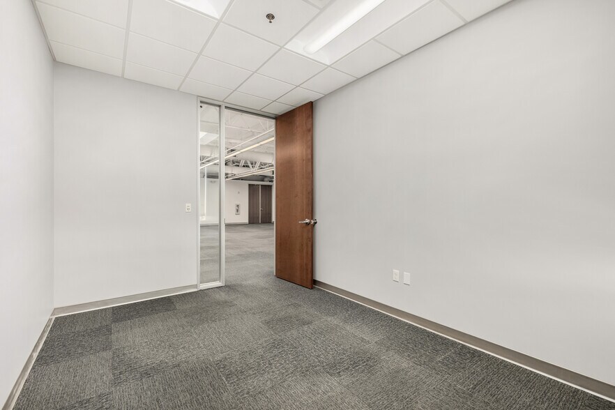 More Photos Of 450 N 54th St, Chandler Distribution For Lease