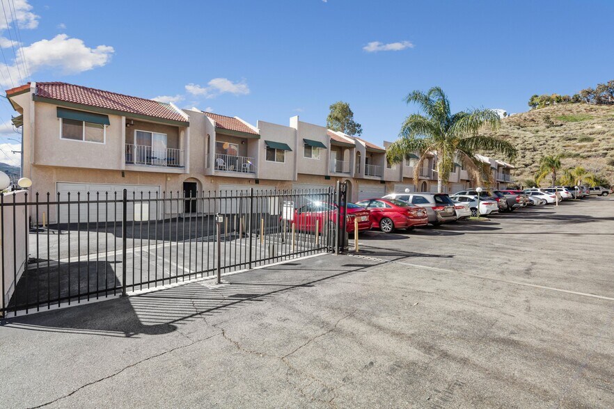 More Photos Of 18335-18345 Sierra Hwy, Santa Clarita Loft Creative Space For Lease