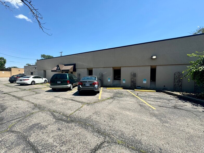 More Photos Of 820 N Main St, Wichita Office For Sale