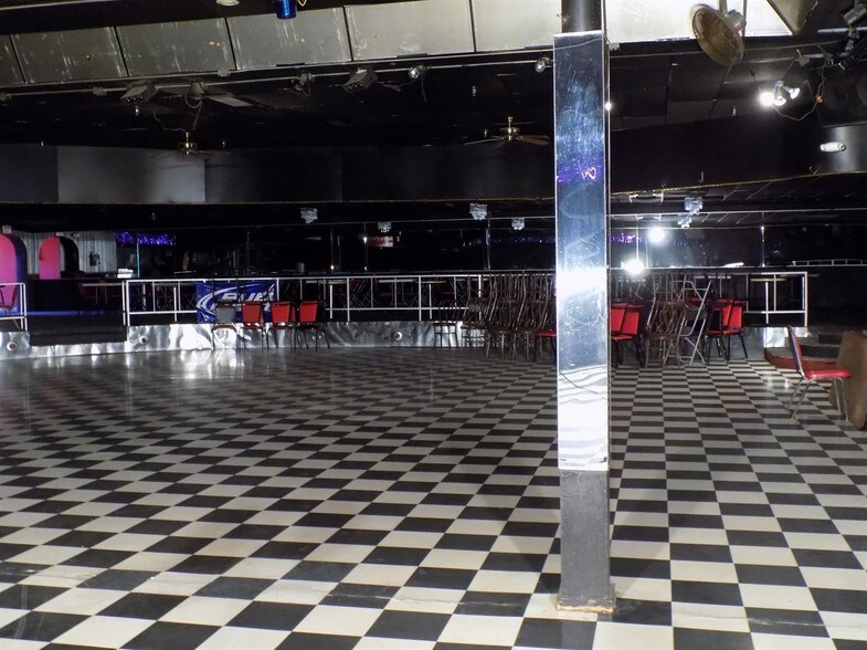 More Photos Of 2403 N Cornell St, Lubbock Bar For Sale
